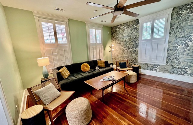 Downtown Macon Cottage Walking Distance to Dining & Music Venues. 2 King Beds.