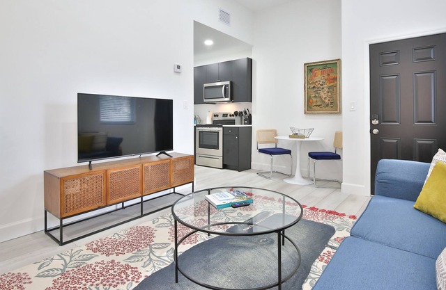 Downtown! Modern, fresh, pet welcome, workspace!