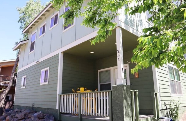 Downtown / NAU Steps Away Perfect for Longer Stays