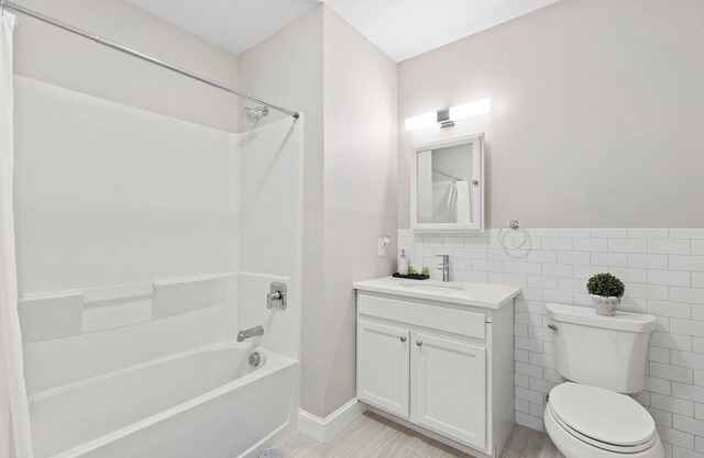 Downtown NWK 1BR- Free Parking Easy NYC Access