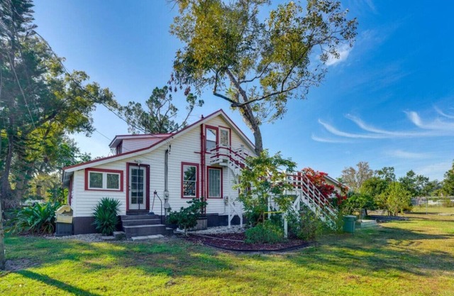 Cozy 1920s Cabin | Near Disney & Orlando Nightlife