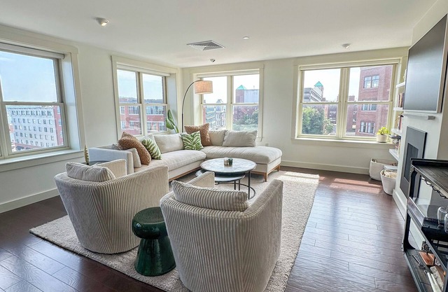 Downtown Portland 2B2B Condo with Water View