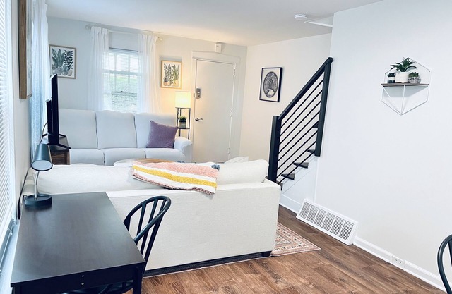 Downtown Princeton- Quaint 2-bedroom