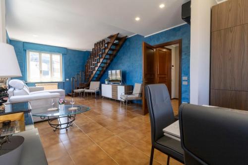 Downtown - private parking, Wi-Fi, and courtyard