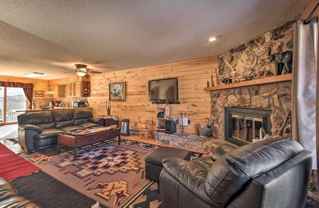 Downtown Red River Retreat with Mtn Views and Yard