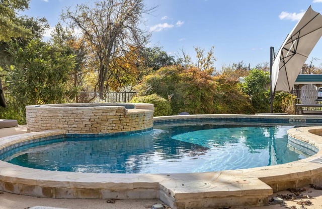 Absolutamente encantador dulce romance, bañera de hidromasaje y acceso a la piscina, a pie de Main