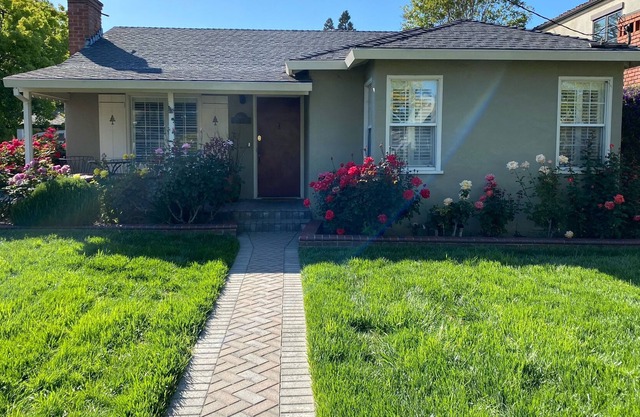 El centro de Rose cubierto Mountain View Home
