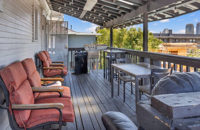 Downtown San Diego Citywide Views 2-bedroom 2 bath apartment with AC, Wi-Fi
