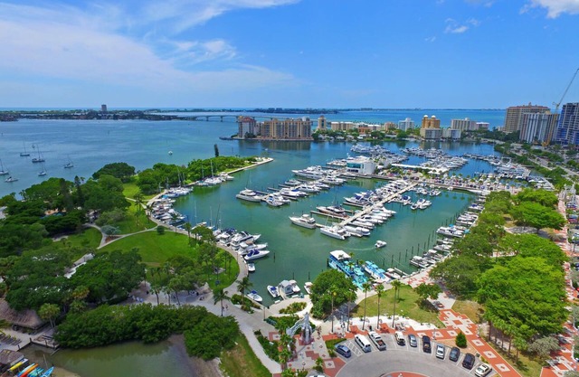 DOWNTOWN SARASOTA - Historic Laurel Park - PETS ALLOWED