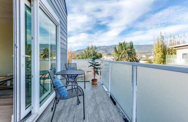 Downtown Suite close to the Beach (pet-friendly)