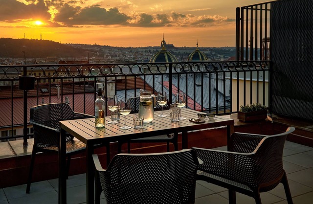 DownTown Suites Rubesova