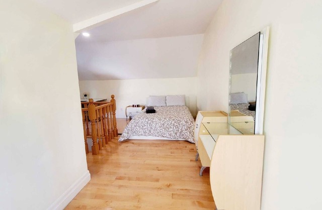 Downtown Toronto 3 bedrooms unit Near Trinity bellwood park