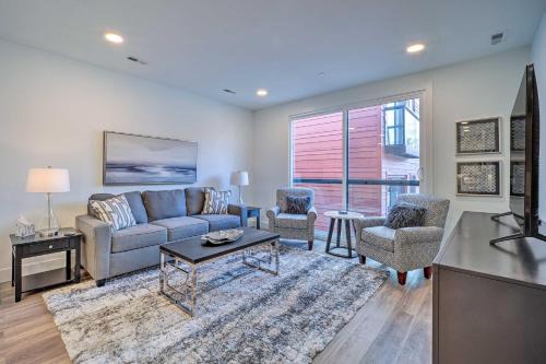 Downtown Traverse City Condo Less Than half Mi to Beach!