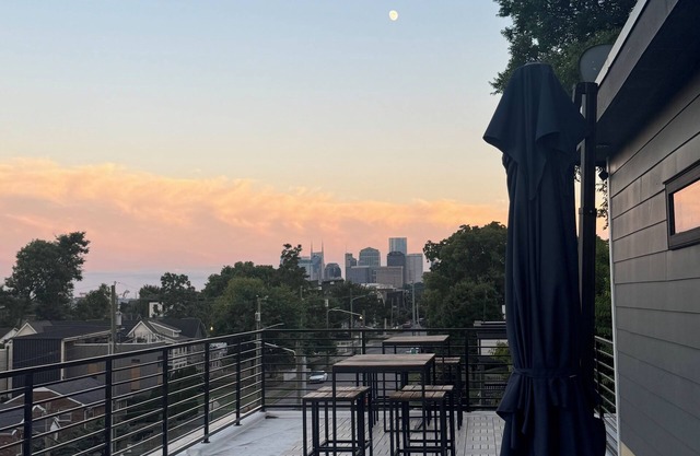 Downtown View Roof Deck-Sleeps 12-1.5 to Broadway