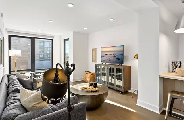 Downtown / Views / Luxury / Sunny