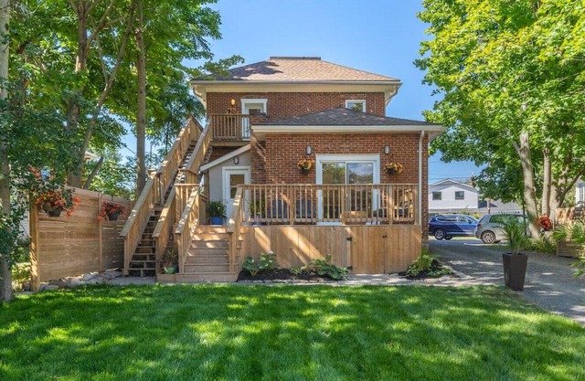 Downtown Wellington 2-Bedroom 2 bath w/ Lake View