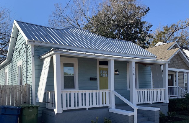 Downtown Wilmington Retreat in Soda Pop District! Pet Friendly.