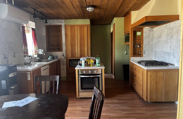 El huerto de la Dra. Chavez en Pecos/Santa Fe NM. renovada. Rio cerca para pesca