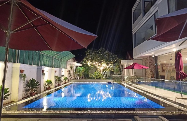 Dragon Bay Hotel