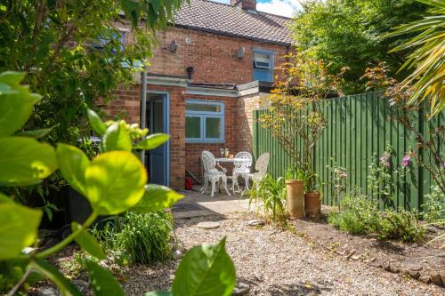 Dragonfly Cottage by Big Skies Cottages