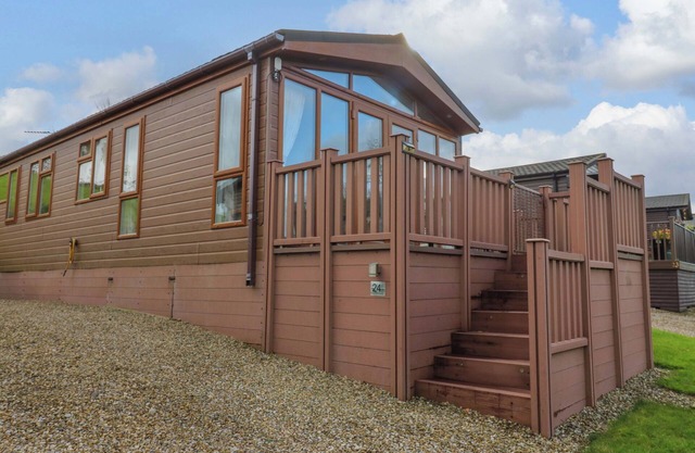 DRAGONFLY, pet friendly, with hot tub in Hipswell