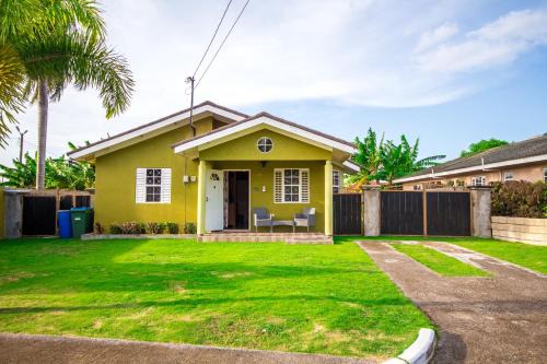 Drax Hall 2 Bed Villa Getaway 24hrs security