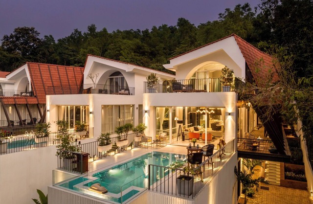 Dream - 4 BHK Villa w/ Infinity Pool & Bathtub