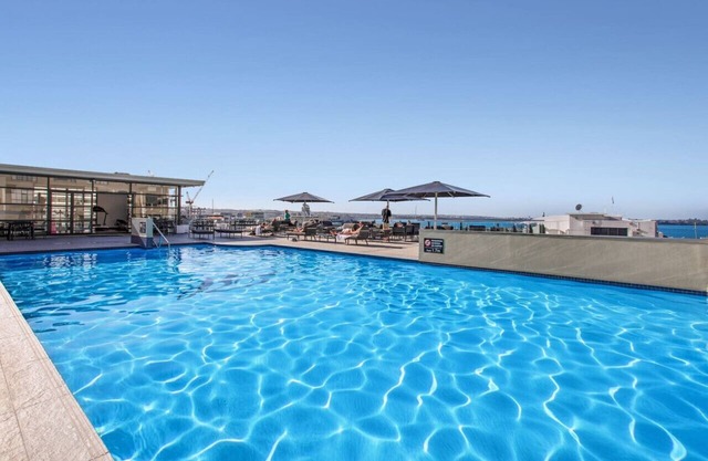 Dream Central Apartment with Pool, Spa & Gym