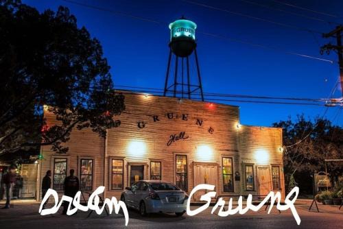 Dream Gruene Getaway - On River! - 9 Min Walk to Gruene Hall! - Close to Schlitterbahn