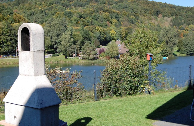 Casa de ensueño en el lago (grande) en el lago del bosque Rieden (Eifel)