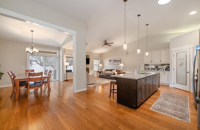 Dream Rental /Stocked Kitchen/ Gas Fireplace /BBQ