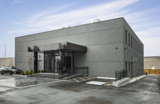 (8) Dream Suites Toronto Pearson (YYZ) Boutique Hotel