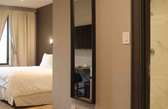 (4)Toronto Pearson (YYZ) Boutique Hotel