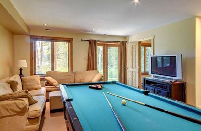 Vacaciones de ensueño en una cabaña de madera en el lago Mont Tremblant, Canadá