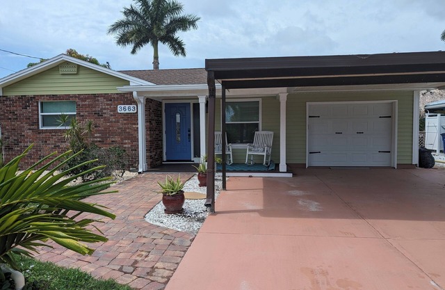 Dream Vacation Pool and Waterfront Location
