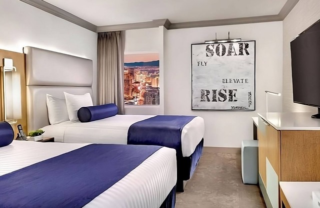 Dream Vacation! Vegas Strip, Pool, Onsite Game Room & Casino, Onsite Parking!