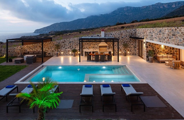 Dream vacation with stunning sunsets at Villa Violetta