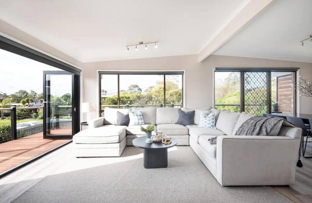 Dreamy Dromana Family Getaway - with Jacuzzi