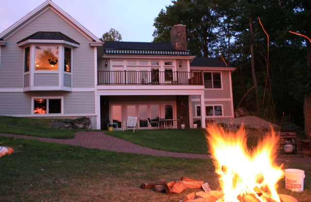 Dreamy Nest: Spacious house on Lake George - perfect for both rest & adventure!