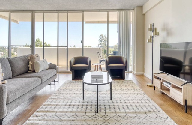 Dreamy San Mateo 2BR w/ W/D, BBQ & Pool, near Caltrain, by Blueground