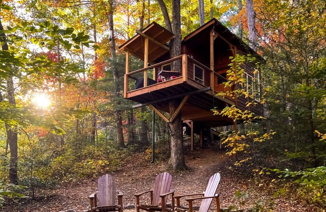 Dreamy Treehouse Getaway ~Dog Friendly~Disc Golf