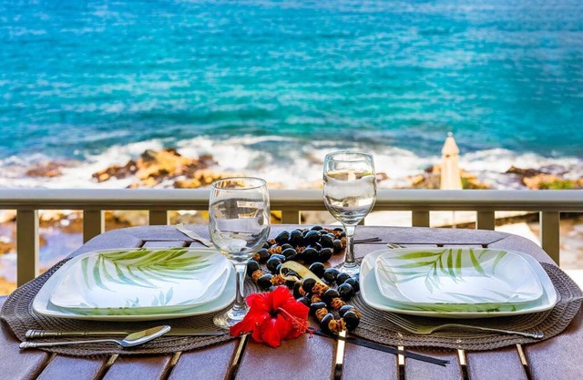 Dreamy True Oceanfront Condo - Hale Kona Kai 307 by Casago Kona