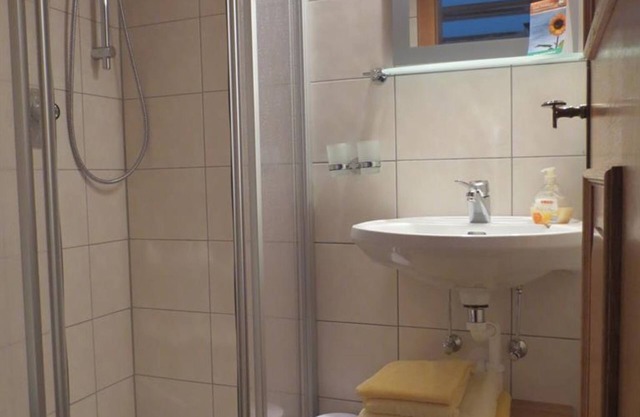Dreibettzimmer, Kurzaufenthalt - Bio-bauernhof Vordergrubenbach