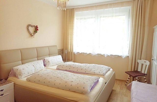 Dreibettzimmer mit Du/wc - Gästehaus Schiefer