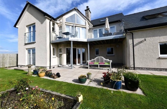 Driftwood - a house that sleeps 8 guests in 3 bedrooms