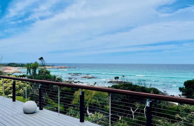 DRIFTWOOD BAY of FIRES