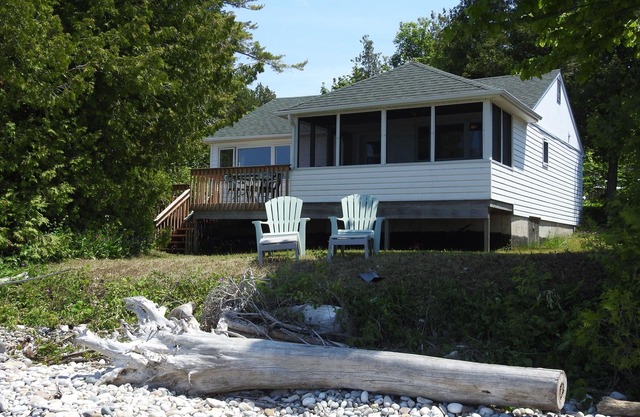 Driftwood Cottage - Million Dollar Views, lots of outdoor space, pet friendly