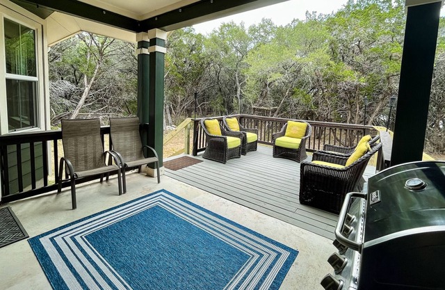 Driftwood Delight - Hill Country Home With Modern Amenities
