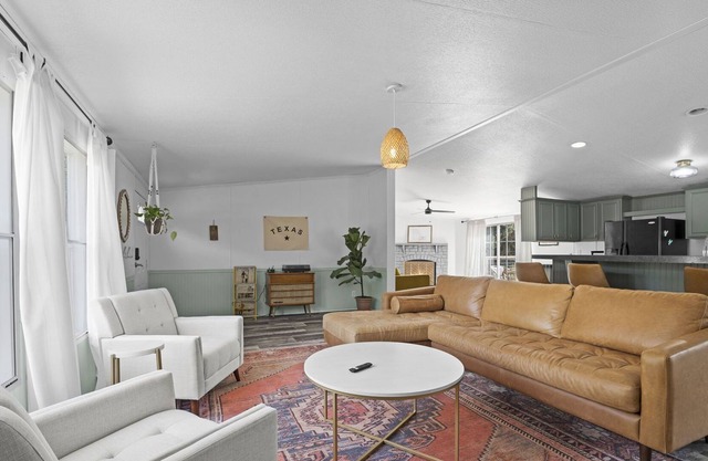 Driftwood Home near Wineries, Breweries, and Wedding Venues!