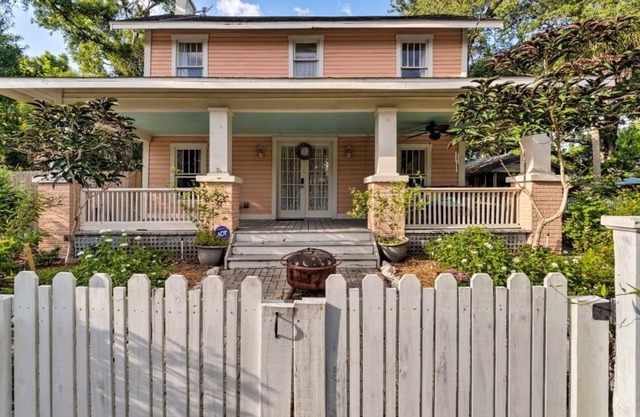 Driftwood House: Historical Elegance Modern Comfort